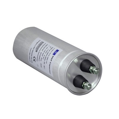 Typen täytetty kondensaattori